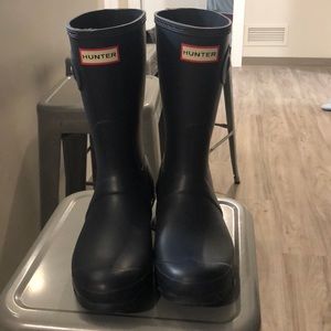 matte navy hunter short rain boots